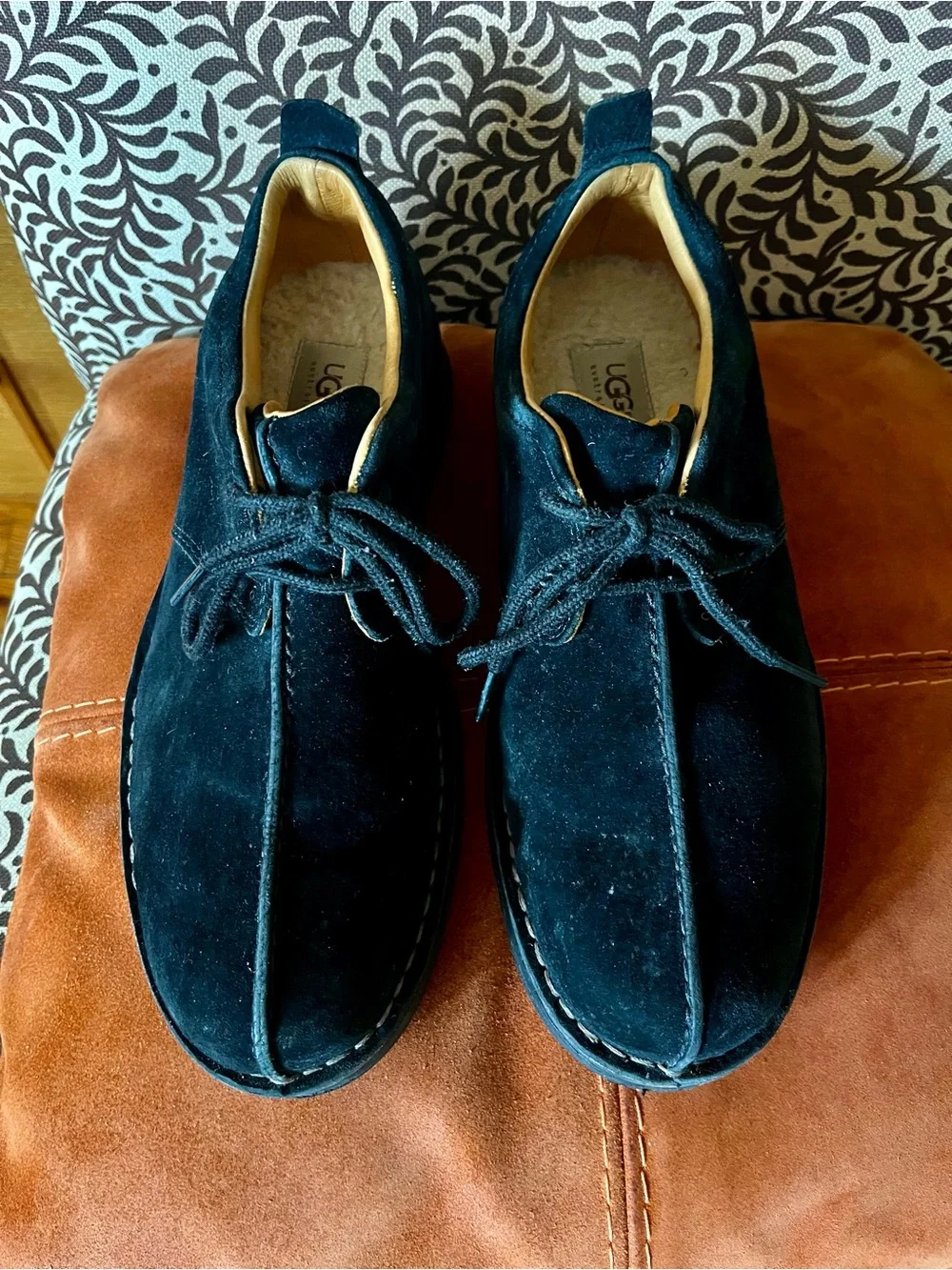 UGG shoes men’s sz 11 black tie up